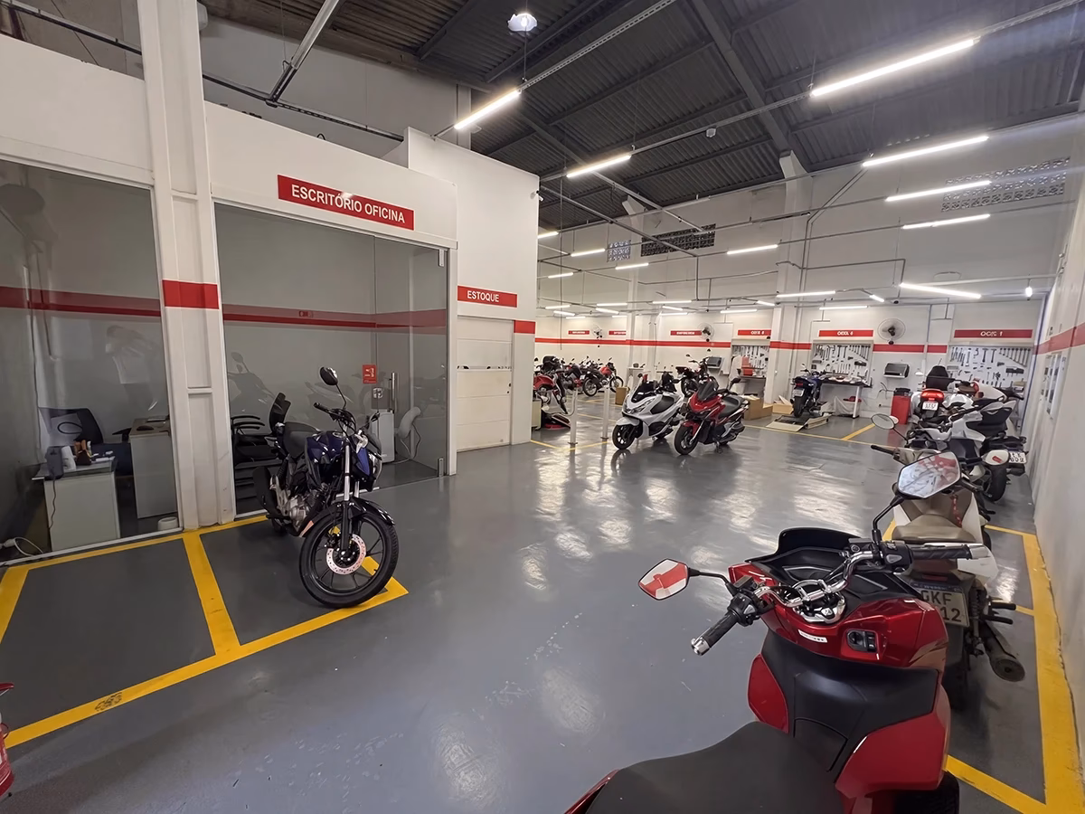 Oficina da Calçada de Ares Motos, Concessionária em Salvador/BA - Água de Meninos - 12 de 15