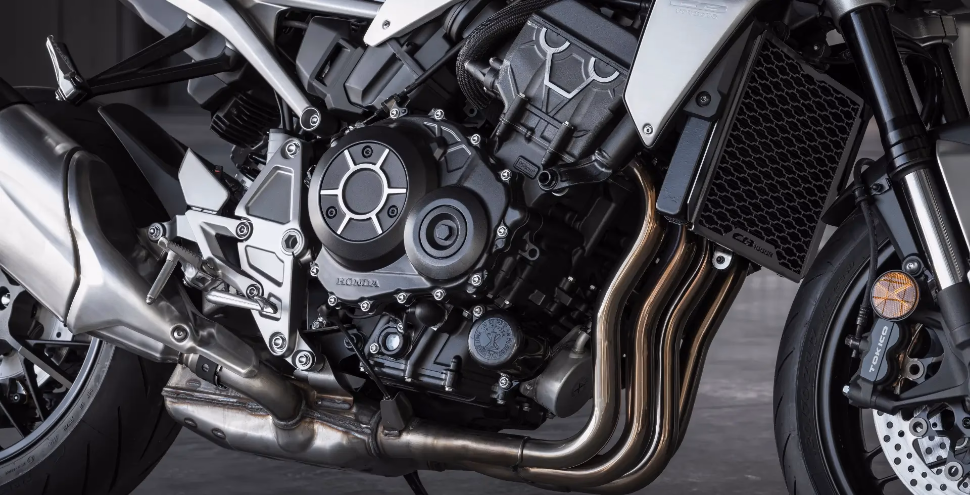 CB 1000R detalhe 7_0 - 5 de 10