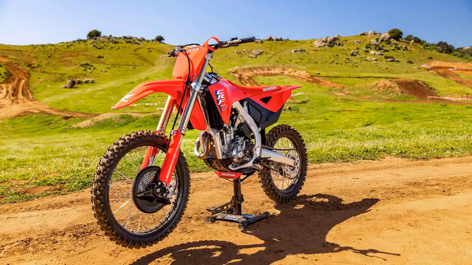 CRF 250R vista lateral esquerda em ambiente externo - 1 de 7