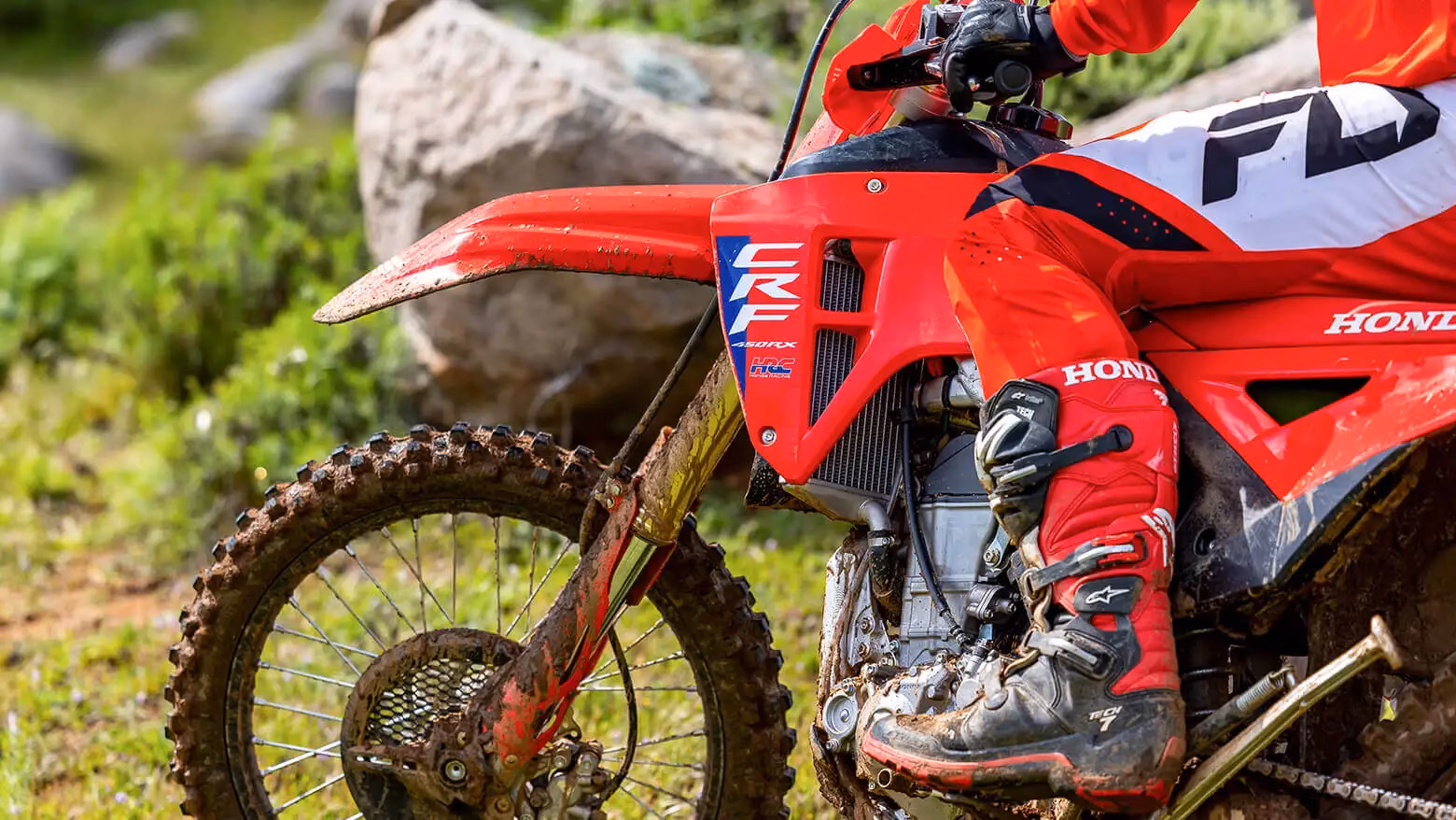 Honda CRF 450R em destaque no estúdio - 1 de 12
