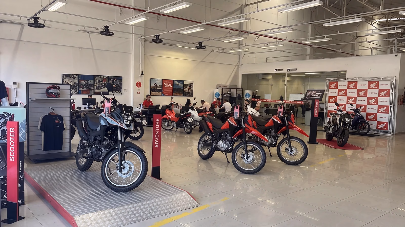 Showroom da Concessionária Ares Motos em Itapipoca/CE - 17 de 21