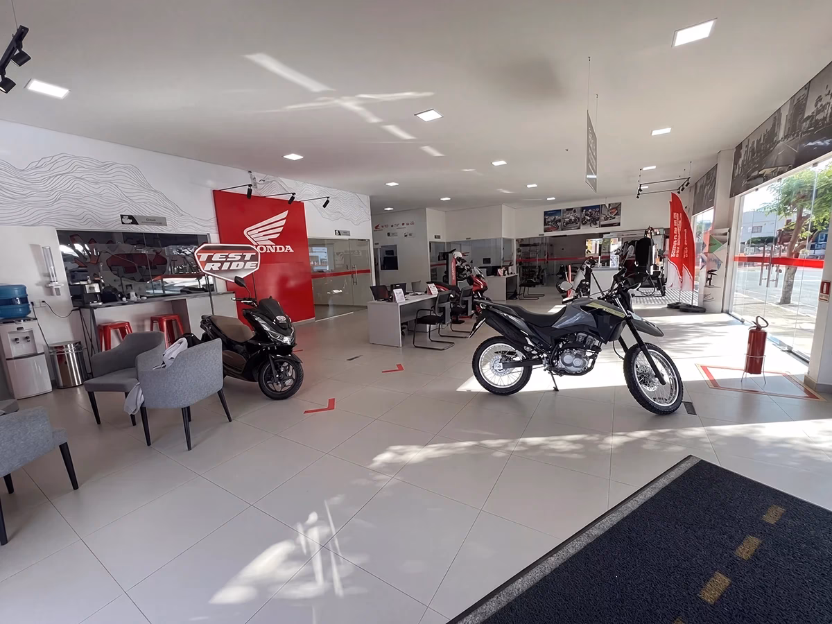 Showroom e Recepção da Concessionária Ares Motos em Ipu/CE - 10 de 21