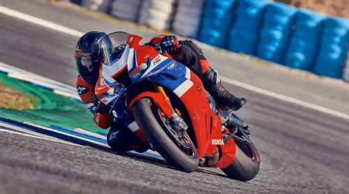CBR1000RR-R Design: Posição de Pilotagem