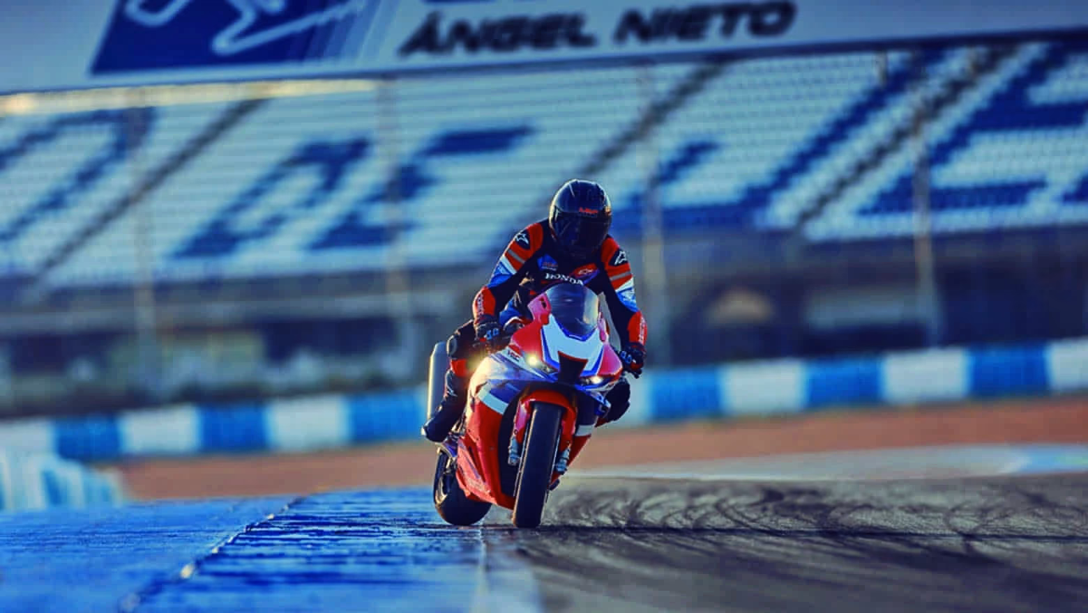 cbr1000rr-r-fireblade-sp-galeria-de-imagem-52 - 52 de 55