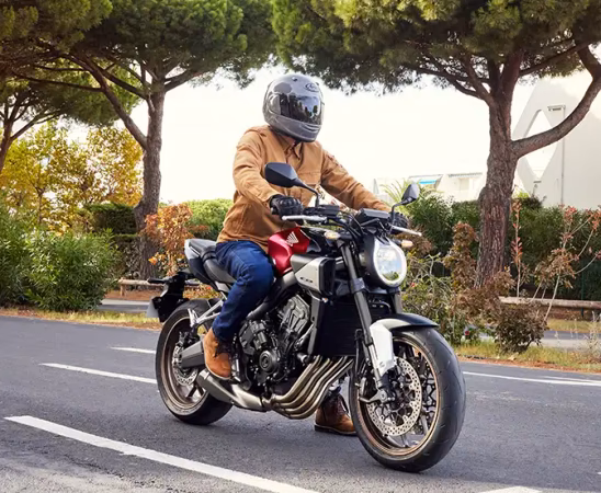 CB 650R E-Clutch ambientada 04