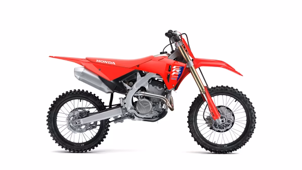 CRF 250R vista lateral direita em estúdio