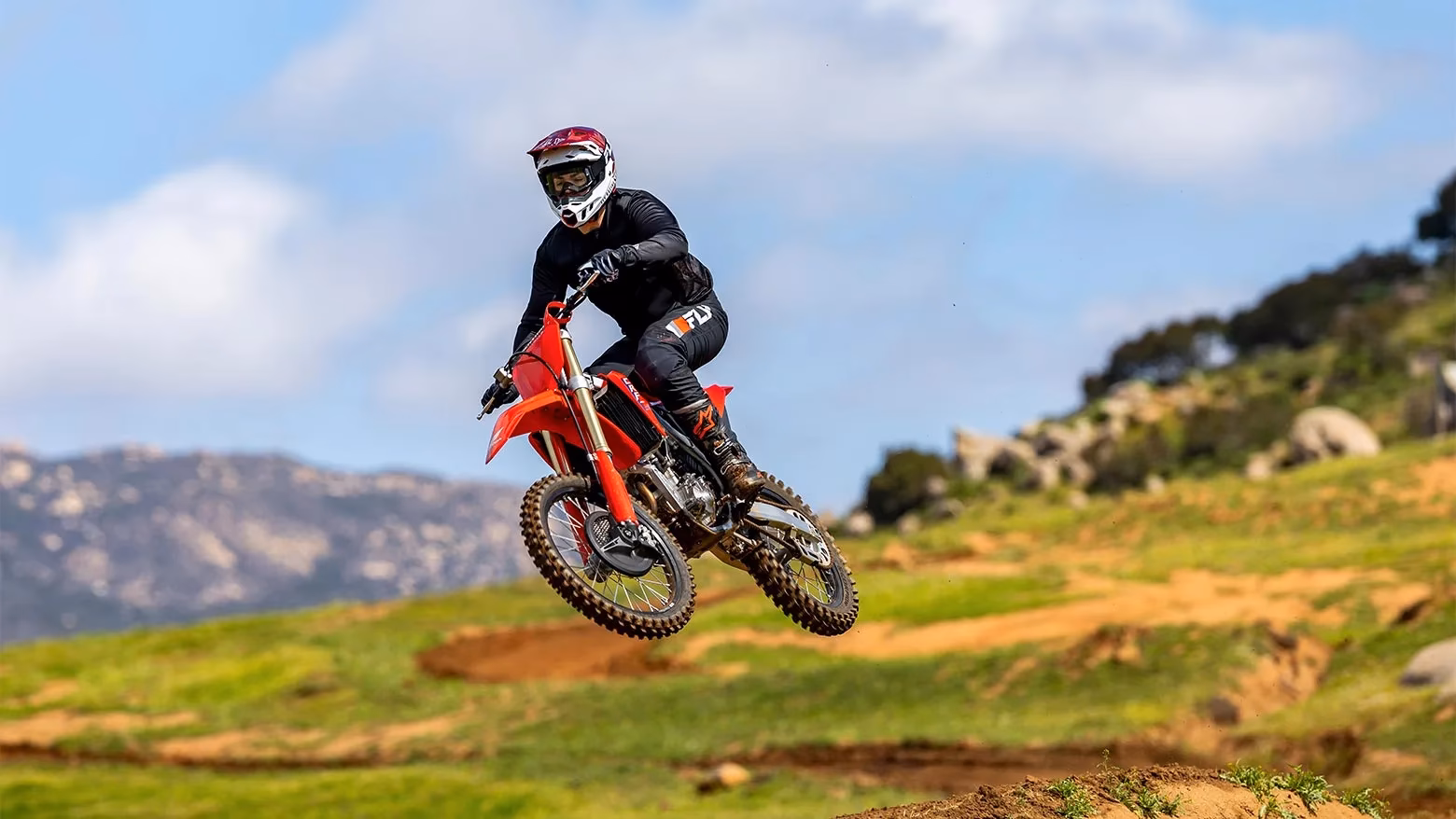 CRF 250R em ação em pista de competição - 3 de 7