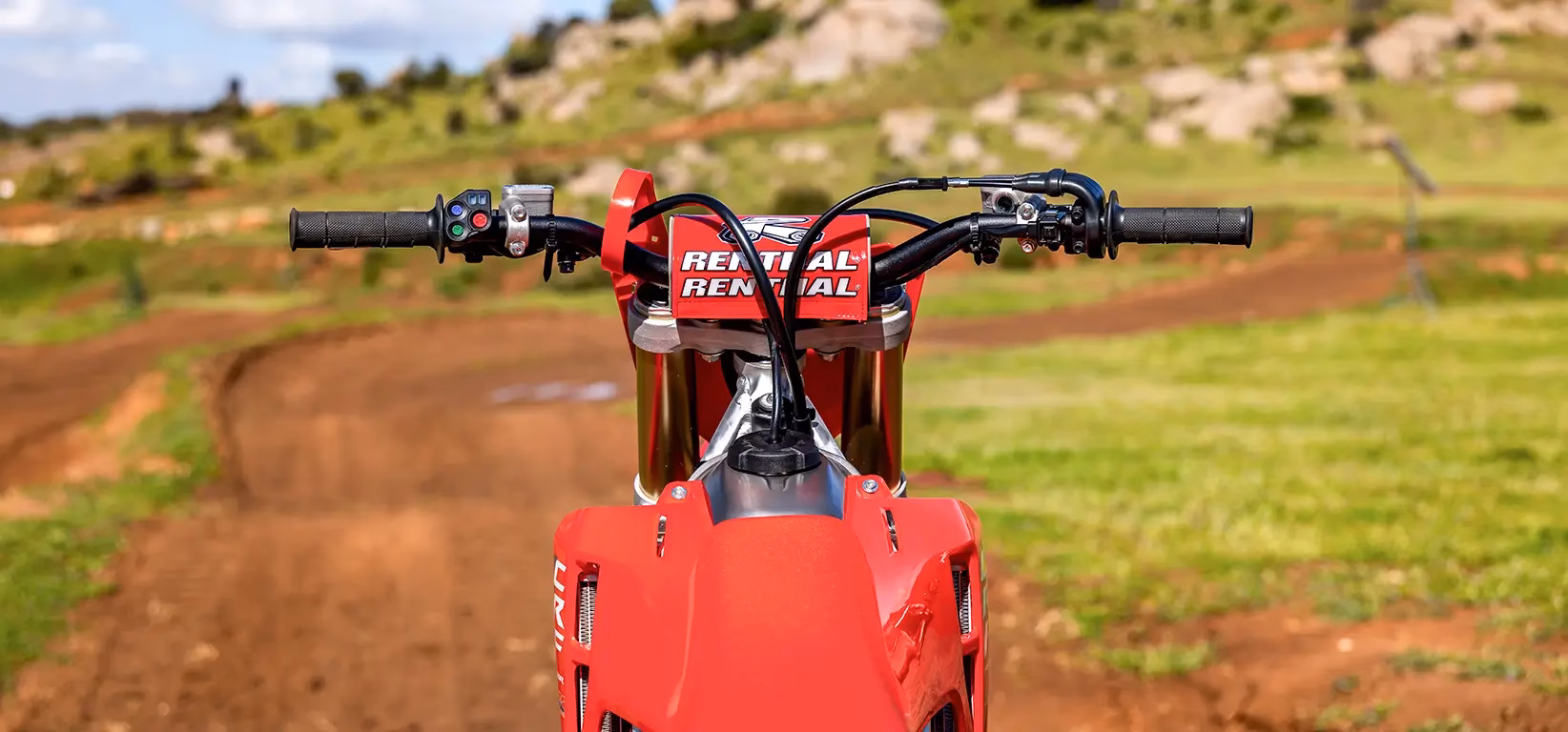 Detalhe do controle de torque da Honda CRF 450R - 10 de 12