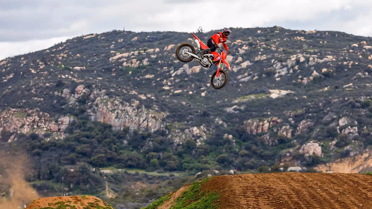 Honda CRF 450R em ação no off-road - 2 de 12