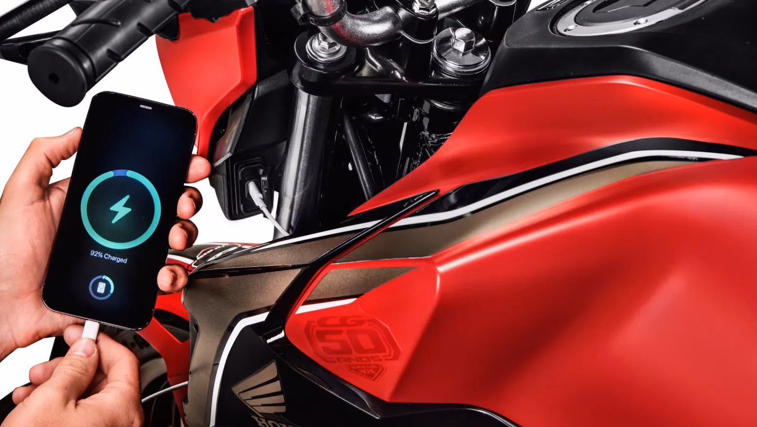 Moto Honda Nova Titan Edição Comemorativa de 50 Anos Carregador USB-C - 18 de 24