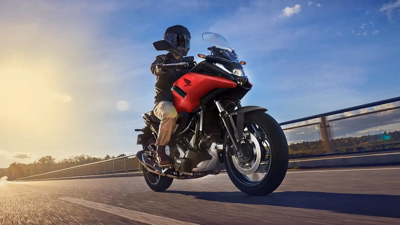 NC 750X na estrada - 1 de 4