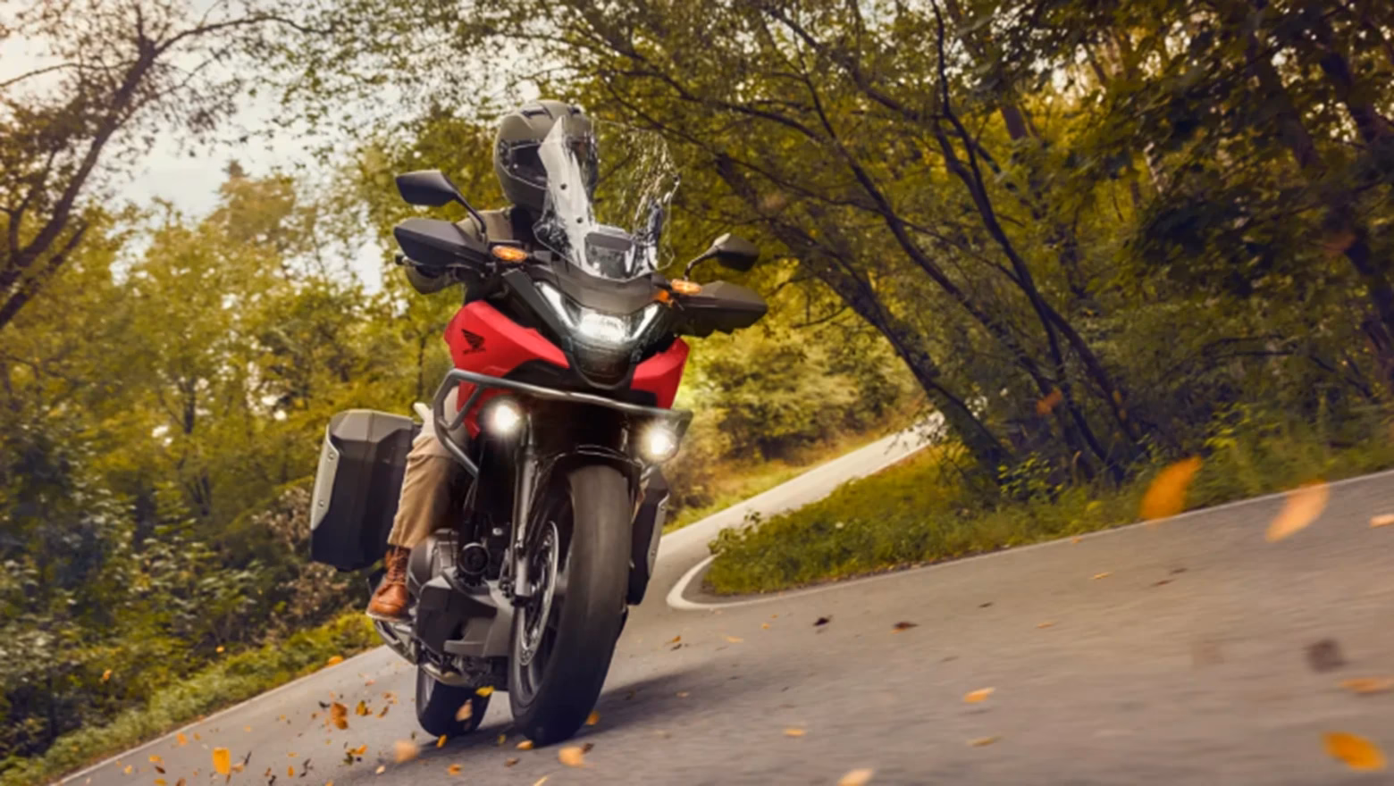 NC 750X na floresta - 3 de 4